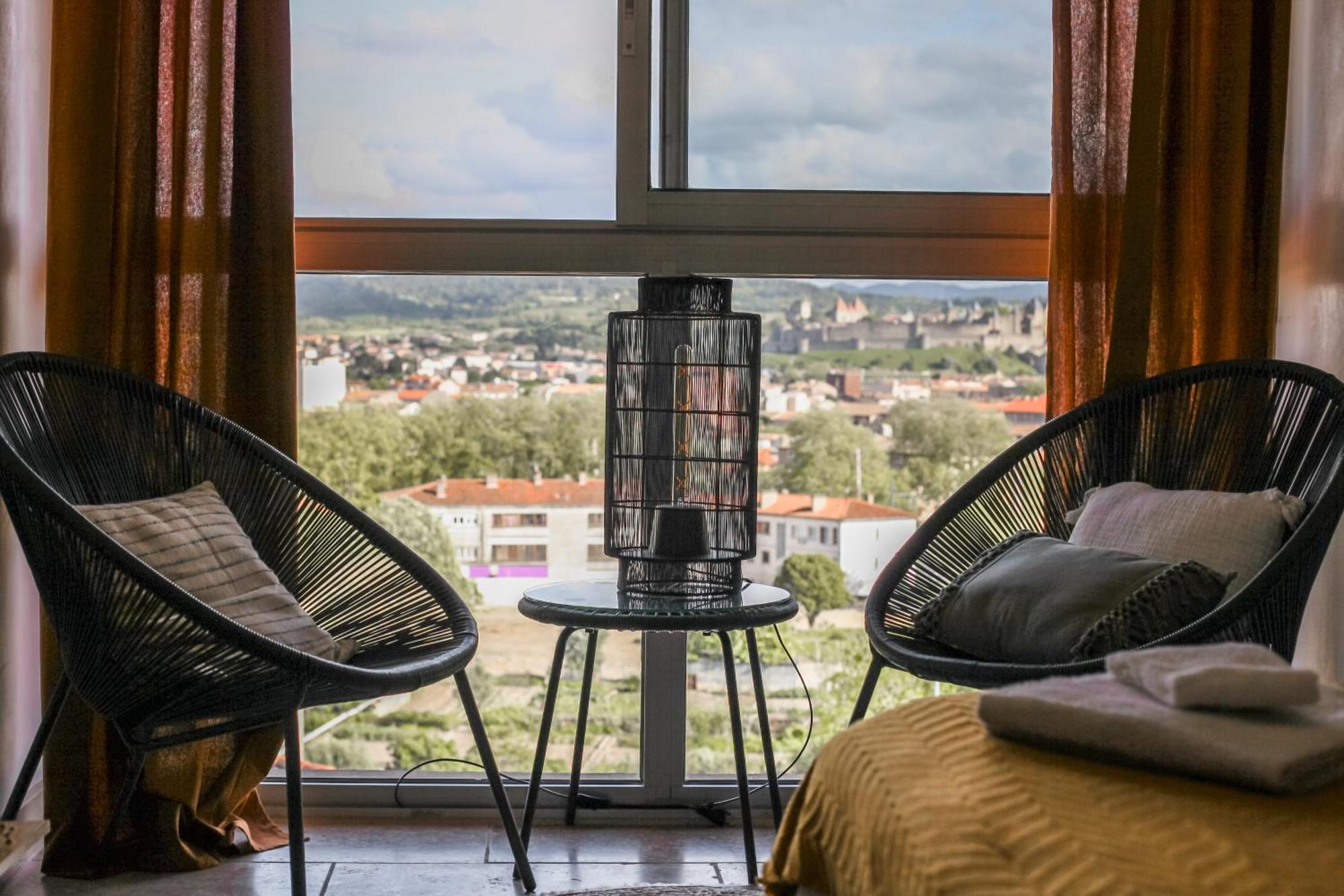 Apartment Avec Parking Vue Sur La Cite De *
